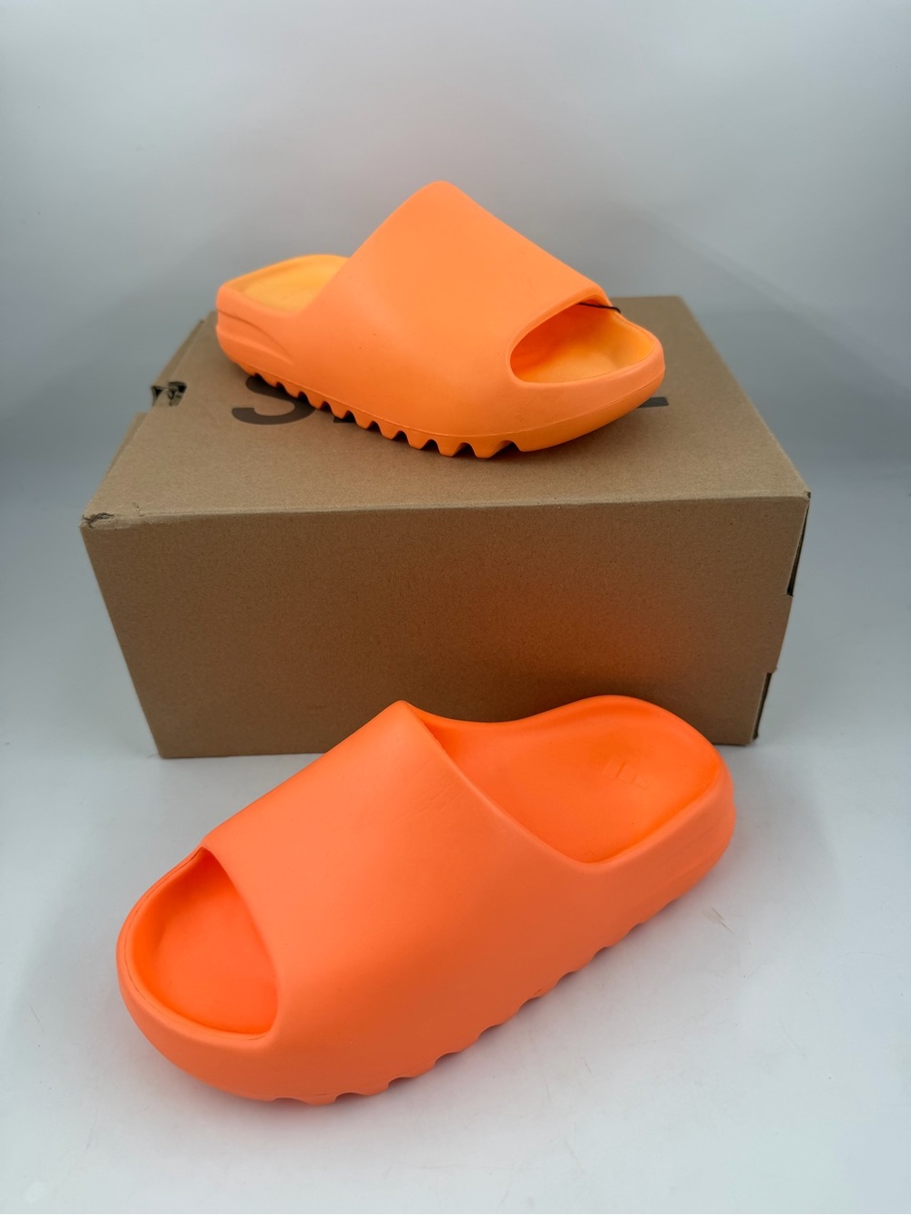 👞 Adidas Unisex Yeezy Slides -Size 5 Men/Youth -Enflame Orange -Size 6.5 Women